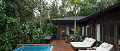 セーフティボックス (室内)、デスク、WiFi (無料)