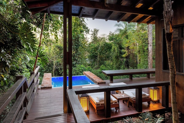 In-room safe, desk, free WiFi