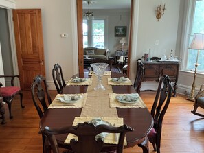 Free daily cooked-to-order breakfast - Magnolia House Bed & Breakfast (Oriental)