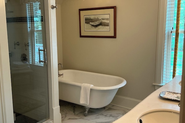 Roe Suite | Bathroom | Designer toiletries, hair dryer, bathrobes, slippers