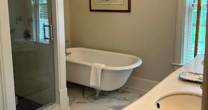 Magnolia House Bed & Breakfast