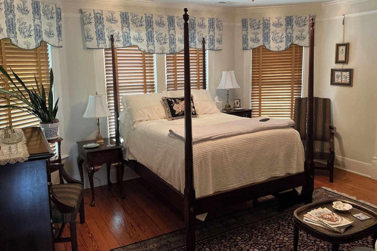 Ragan Room | Iron/ironing board, free WiFi