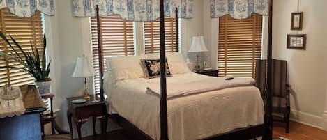 Ragan Room | Iron/ironing board, free WiFi