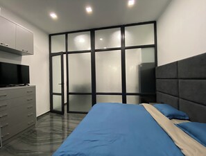Standard Apartment, Balcony | Laptop workspace, blackout curtains, iron/ironing board, free WiFi