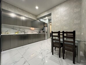 Business Apartment, Balcony | Private kitchen | Microwave, stovetop, electric kettle, cookware/dishes/utensils