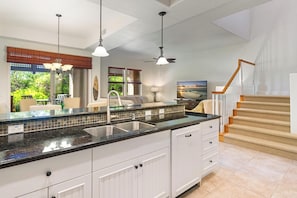 المنشأة من الداخل