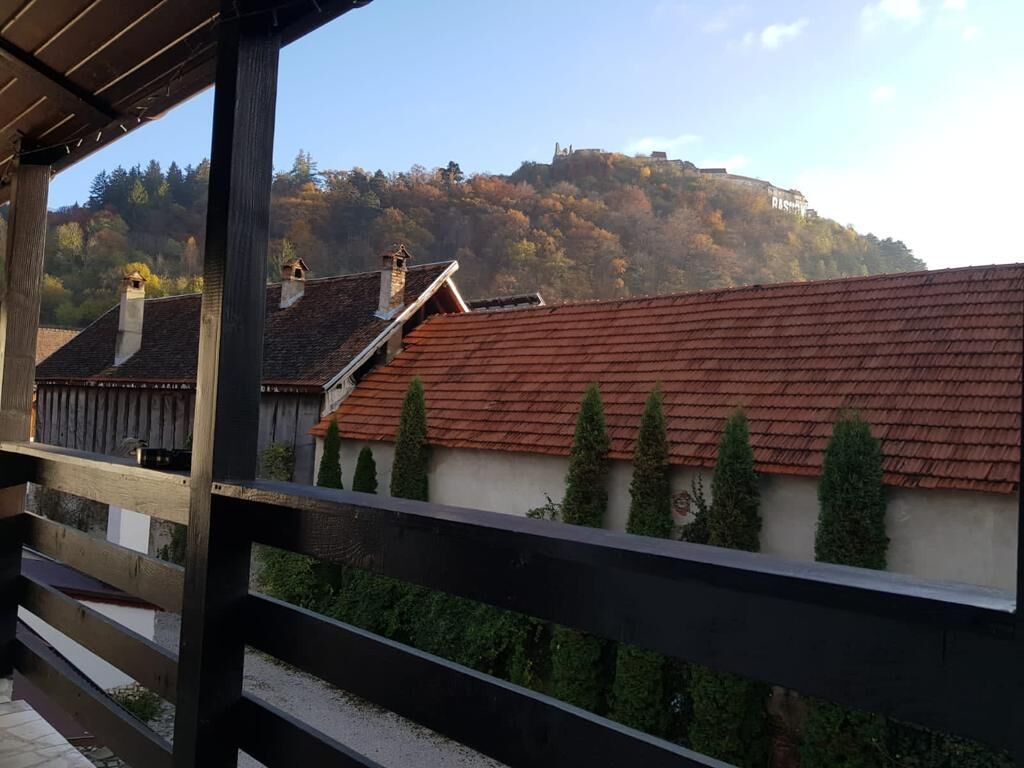 Basic-Doppelzimmer, Balkon, Blick auf den Innenhof | Terrasse/Patio