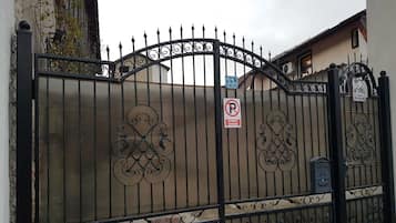 Entrée de l’hébergement