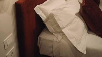 Habitación romántica con 1 cama doble o 2 individuales | Escritorio, espacio para trabajar con un portátil, wifi gratis