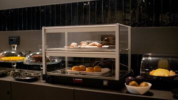 Free daily buffet breakfast