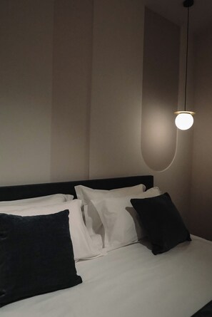 Desk, laptop workspace, free WiFi