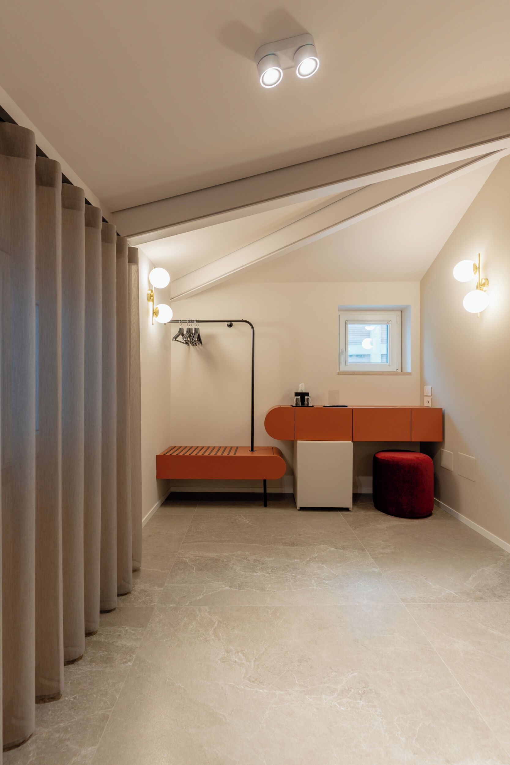 Habitación Deluxe con 1 cama matrimonial o 2 individuales | Minibar, escritorio, espacio para trabajar con laptop y wifi gratis 