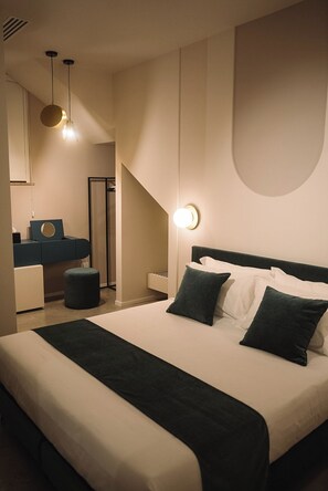 Desk, laptop workspace, free WiFi