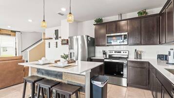 House, Multiple Beds, Patio, Garden View (Happy Daze) | Private kitchen | Fridge, microwave, oven, stovetop