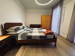 2 chambres, fer et planche à repasser, Wi-Fi, draps fournis