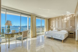 5 slaapkamers, een strijkplank/strijkijzer, internet, beddengoed