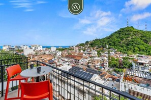 Outdoor dining - Brand New Condo - Rooftop Pool - Oceanview (Puerto Vallarta)
