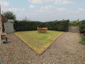 Outdoor dining - The Old Chapel (Berwick-upon-Tweed)
