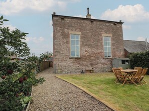 Outdoor dining - The Old Chapel (Berwick-upon-Tweed)