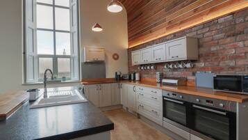 Dishwasher, cookware/dishes/utensils