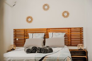 4 bedrooms, internet - ESCAPADE EN PROVENCE In the heart of the Luberon, breathtaking views (LAGNES)