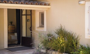 Exterior detail - ESCAPADE EN PROVENCE In the heart of the Luberon, breathtaking views (LAGNES)