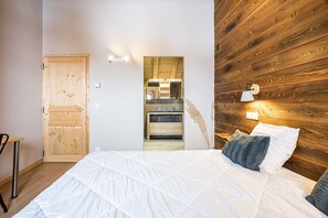 4 bedrooms, WiFi, bed sheets