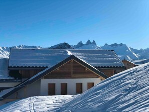 Exterior - Chalet 'Alphonsine Ski Lodge' with Mountain View, Private Terrace and Wi-Fi (Fontcouverte-la Toussuire)