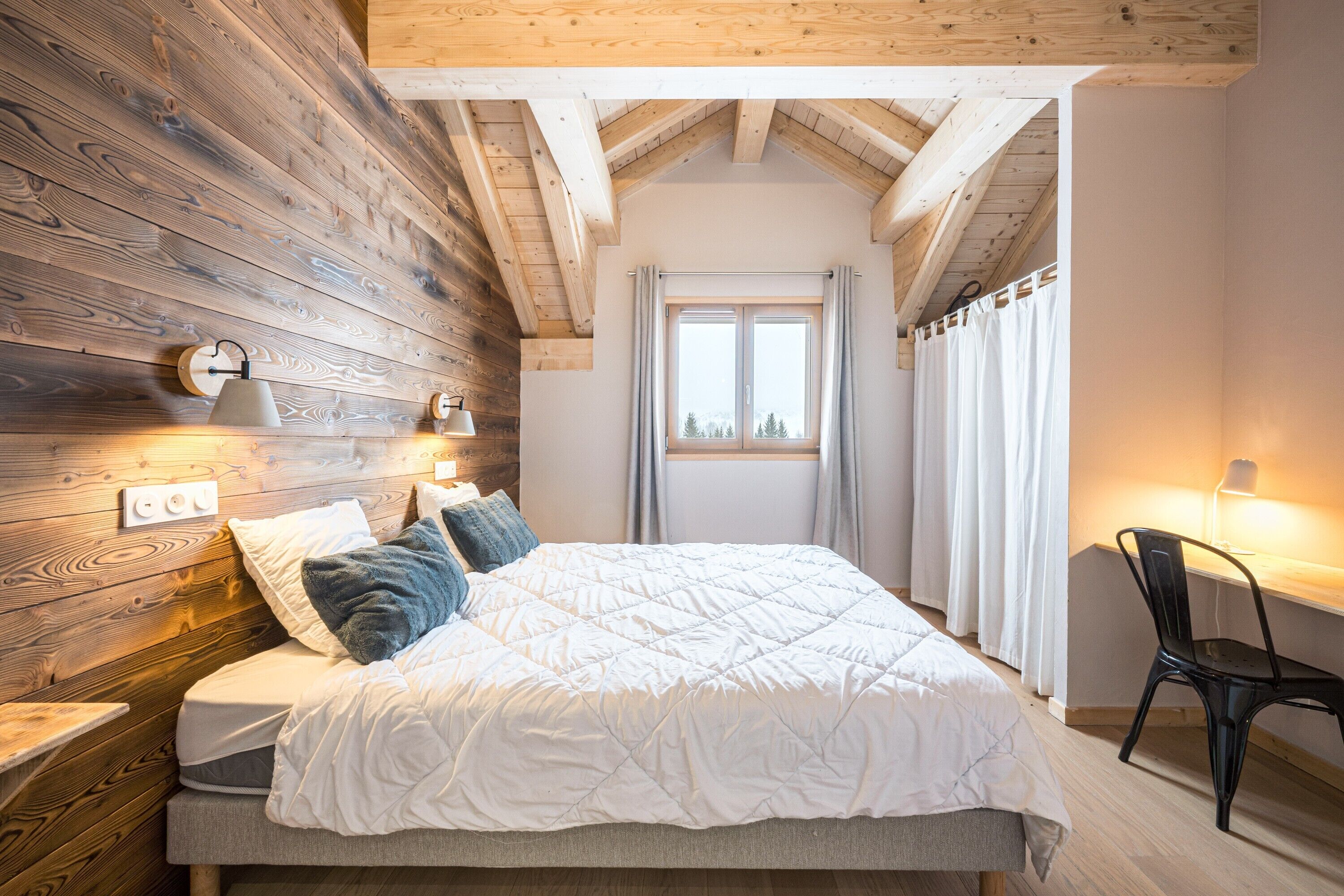 4 bedrooms, WiFi, bed sheets