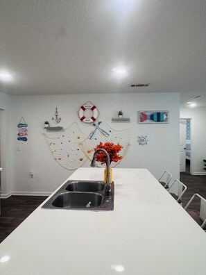 Interior - Beautiful retreat 25 min from Pensacola Beach and 35 min from Navarre Beach (Milton)