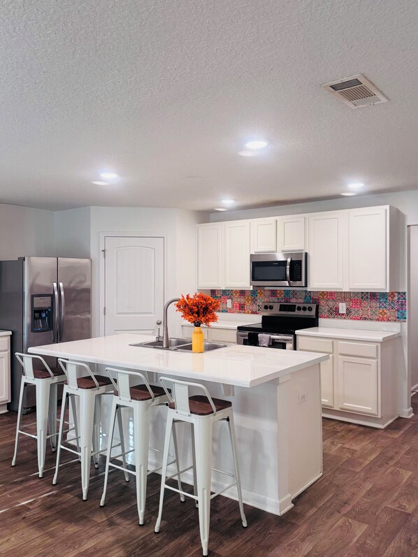 Private kitchen - Beautiful retreat 25 min from Pensacola Beach and 35 min from Navarre Beach (Milton)