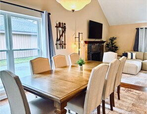 Dining - Spring Breeze in Texas, 4 Bedrooms with Charming Pool (Spring)