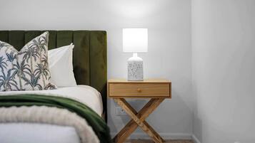 3 عدّة غرف نوم ومكواة/لوح كي وسرير سفر وواي فاي