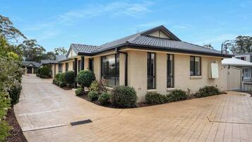 المنشأة من الخارج