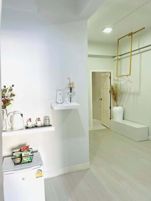Quarto solteiro básico, varanda | Área de estar