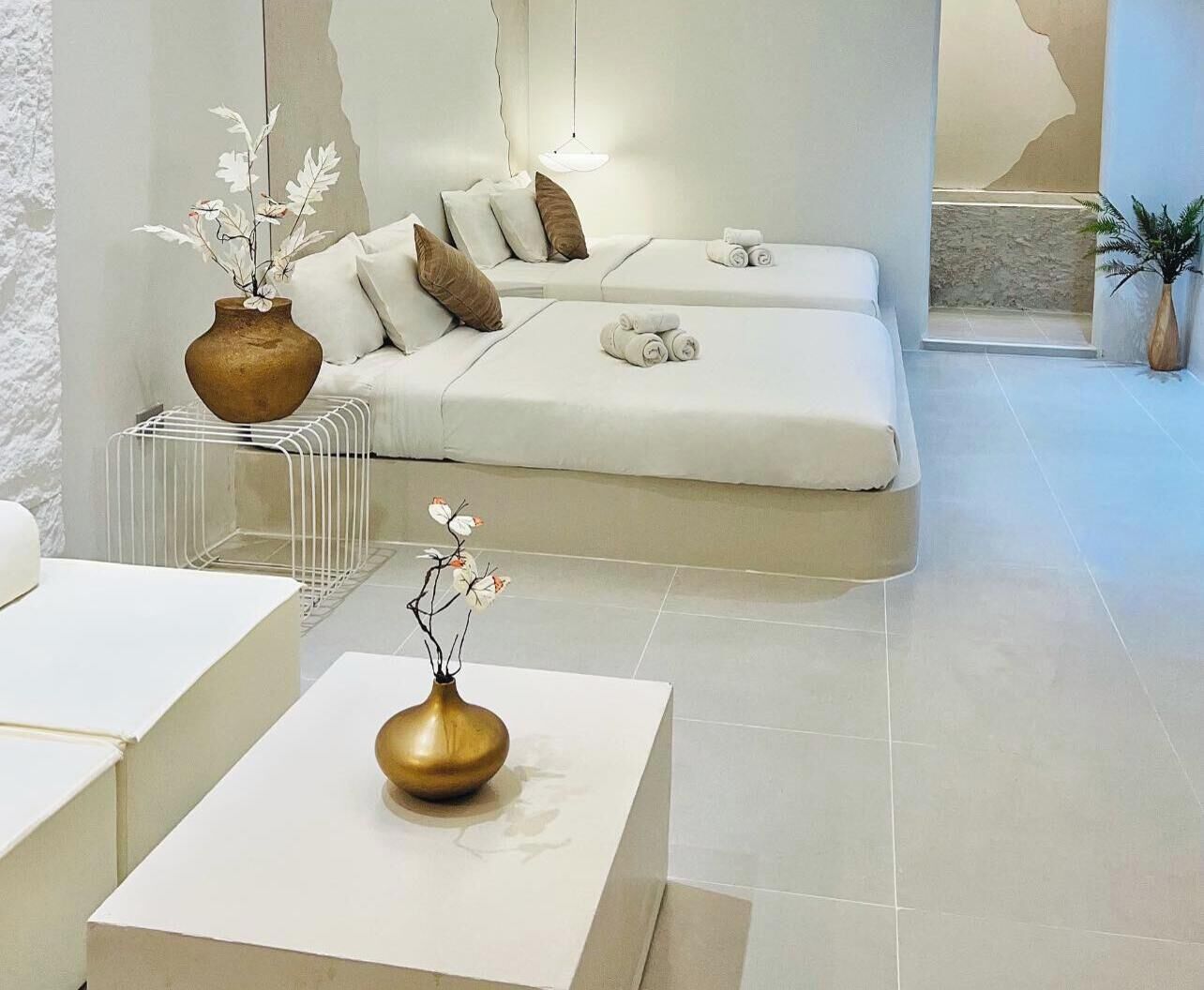 Signature Suite, 1 Bedroom, Non Smoking | Hypo-allergenic bedding, free minibar items, free WiFi