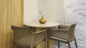 Signature Suite, 1 Bedroom, Non Smoking | In-room dining