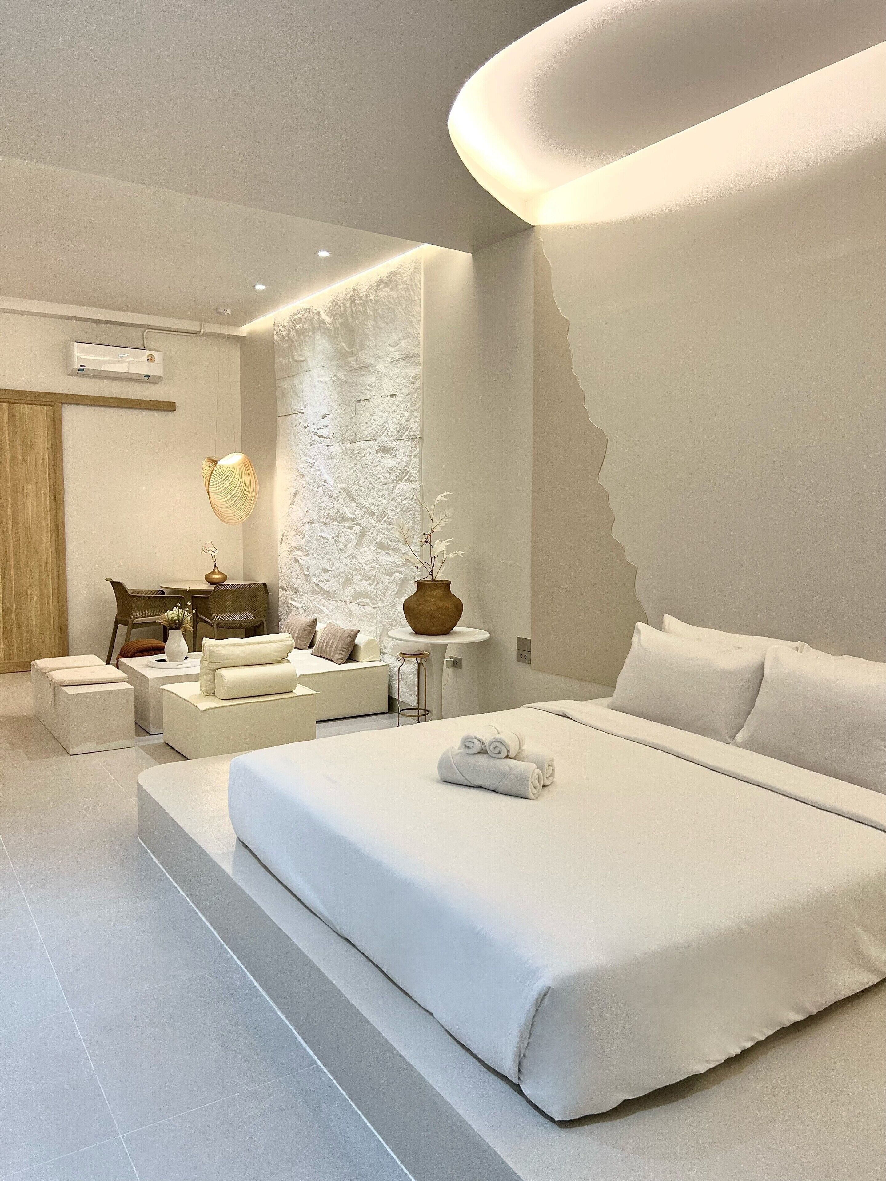 Signature Suite, 1 Bedroom, Non Smoking | Living area