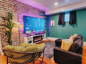 Smart TV, fireplace, ping pong