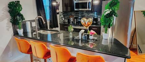 冰箱、微波炉、烤箱、炉灶