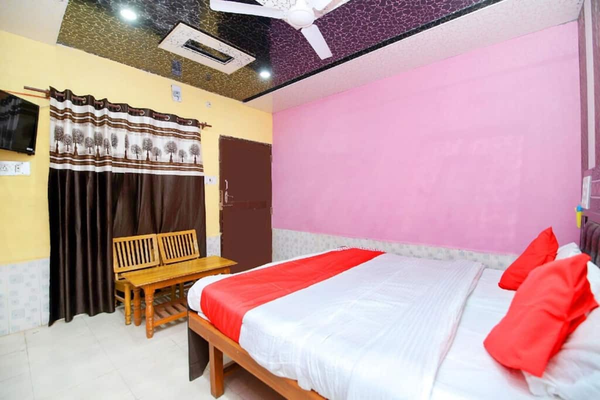 Deluxe Triple Room, City View | Free WiFi, bed sheets