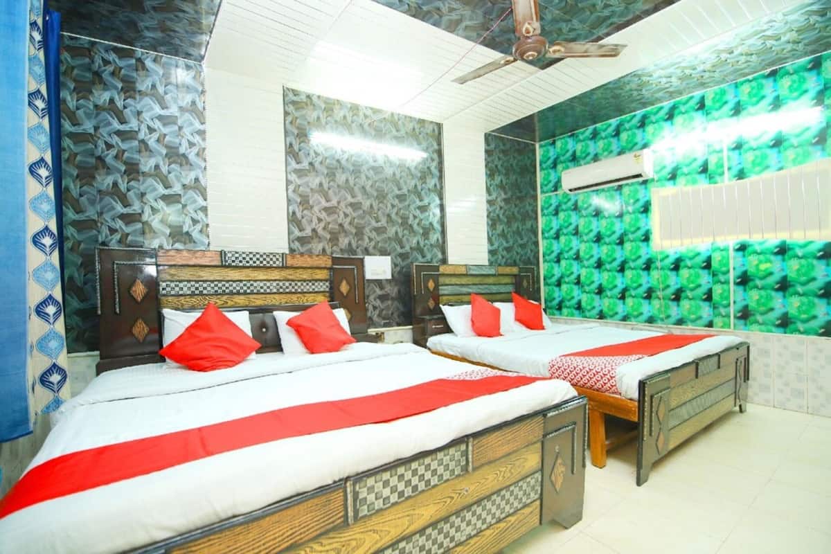 Deluxe Quadruple Room, City View | Free WiFi, bed sheets