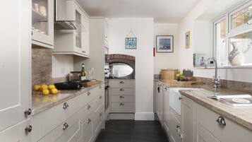 Coffee/tea maker, fridge, microwave, oven