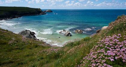 Short walk to the Beach - Free Wifi & Parking