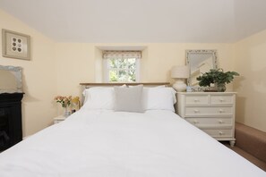 3 bedrooms, iron/ironing board, internet, bed sheets