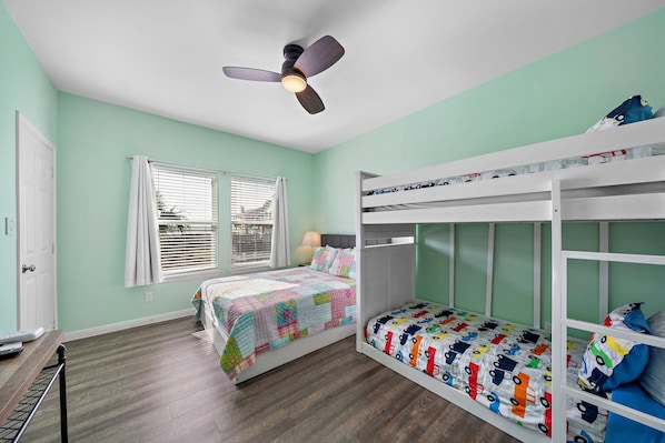 House (4 Bedrooms) | Property amenity