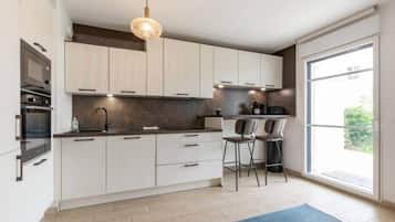 Fridge, microwave, oven, dishwasher