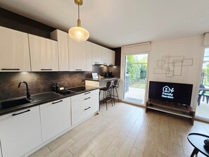 Kühlschrank, Mikrowelle, Ofen, Geschirrspüler