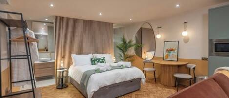 1 bedroom, iron/ironing board, Internet, bed sheets