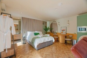 1 habitación, tabla de planchar con plancha y acceso a internet 
